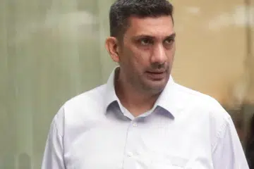 NGAKU BERSALAH: Bekas Timbalan Pengarah, Persatuan Bola Sepak Singapura (FAS), Rikram Jit Singh Randhir Singh, mengaku bersalah atas kes menipu. 