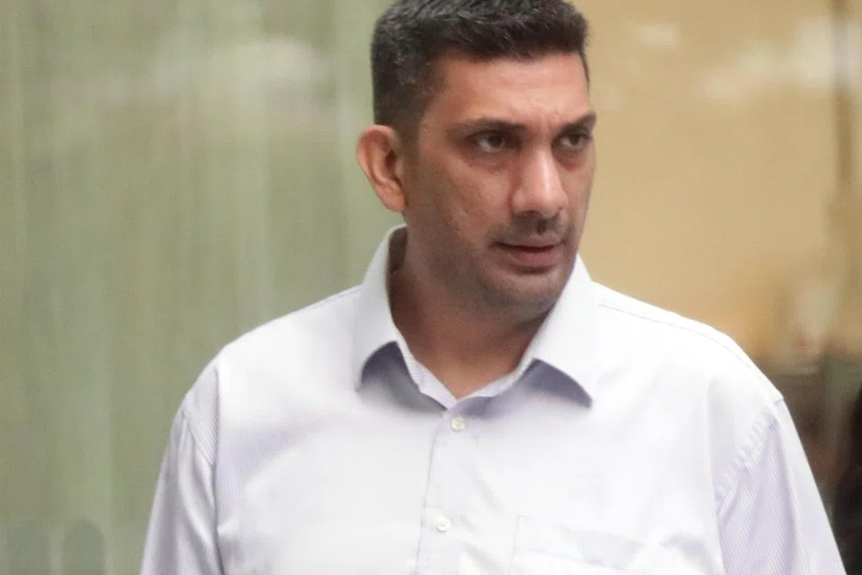NGAKU BERSALAH: Bekas Timbalan Pengarah, Persatuan Bola Sepak Singapura (FAS), Rikram Jit Singh Randhir Singh, mengaku bersalah atas kes menipu. 