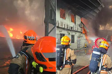 Apabila Pasukan Pertahanan Awam Singapura (SCDF) tiba di gudang yang berukuran 50 meter kali 50 meter itu, api yang melibatkan bahan buangan telah marak.