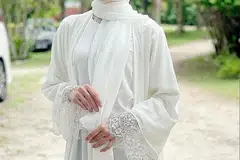 TERKEJUT DENGAN SAMBUTAN: Pelakon dari Malaysia, Amyra Rosli (gambar atas), terkejut dengan sambutan drama Nur di Indonesia. - Foto FACEBOOK AMYRA ROSLI