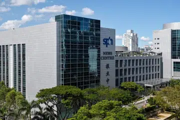 MELABUR DALAM TENAGA MANUSIA: 36 penerima dianugerahkan biasiswa oleh SPH Media dan Yayasan Temasek pada Jumaat, 28 Julai.