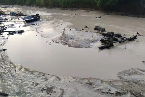Gambar Ulu Sungai Johor berhampiran Kampung Orang Asli Sayong Pinang.