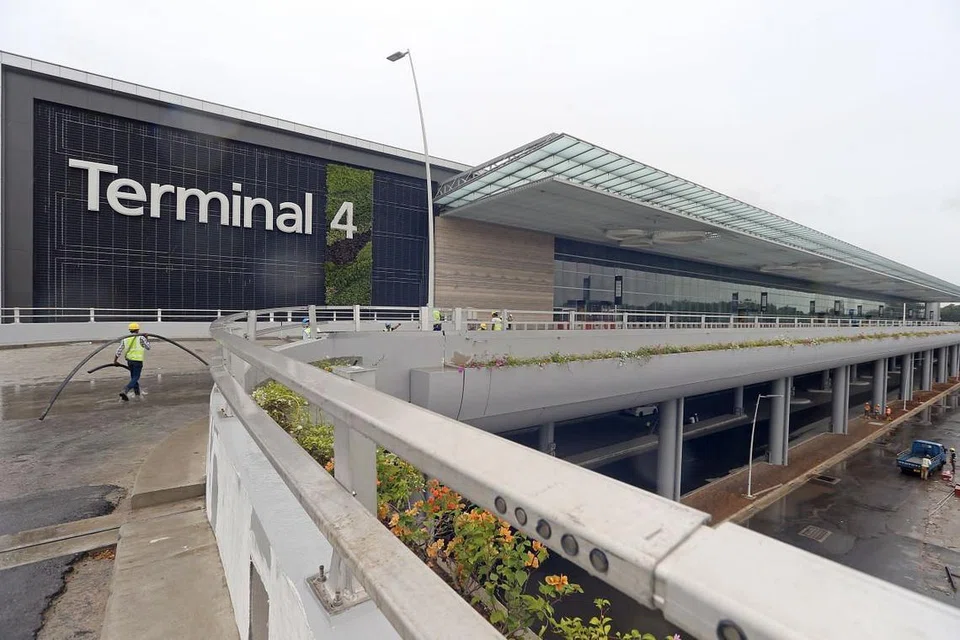 Singapura sedang bersedia bagi pertumbuhan pengangkuta udara dengan rancangan membuka terminal penumpang keempat tahun depan dan landasan ketiga menjelang awal 2020-an.