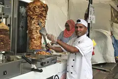 NIKMATI REZEKI LUMAYAN: Encik Abdul Rahim boleh menikmati hasil jualan purata harian yang mencapai $2,000 dengan menjual kebab di pasar malam. - Foto ATIYYAH MOHAMED SAID