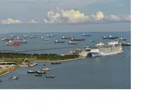 AMALKAN TABIAT KESELAMATAN: MPA menasihatkan penumpang yang menaiki feri dan kapal agar mengamalkan tabiat keselamatan yang baik seperti mengguna susur tangan ketika menaiki feri.  