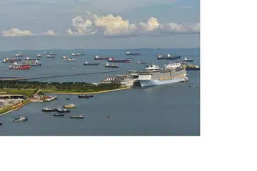 AMALKAN TABIAT KESELAMATAN: MPA menasihatkan penumpang yang menaiki feri dan kapal agar mengamalkan tabiat keselamatan yang baik seperti mengguna susur tangan ketika menaiki feri.  