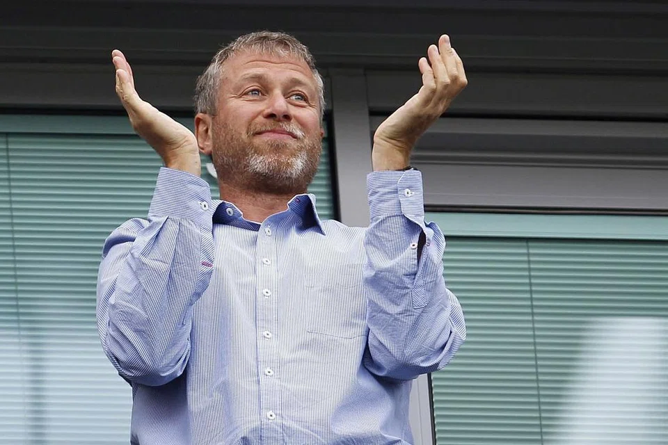 Raja pecat: SEJAK membeli kelab itu pada 2003, Roman Abramovich (atas) telah menggajikan dan memecat 12 pengurus - dan salah seorang daripada mereka, Jose Mourinho, dipecat dua kali!