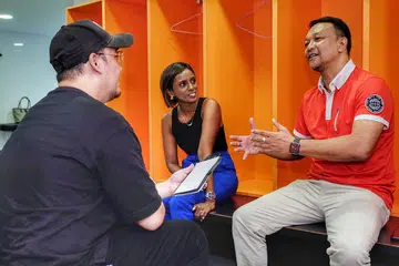 KONGSI KISAH FANDI: (Dari kiri) Penulis Fakhruradzi Ismail berkesempatan untuk bertemu penulis biografi Fandi: Honour & Sacrifice, Cik Durga Poonambalam, dan Fandi Ahmad sendiri baru-baru ini yang berkongsikan tentang buku itu.