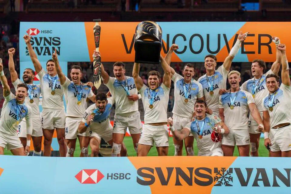 Argentina memenangi kejohanan HSBC SVNS Vancouver di Canada pada Februari dan kini mendahulu persaingan siri kejohanan dengan 94 mata selepas enam pusingan. Gaston Revol dua dari kiri. 