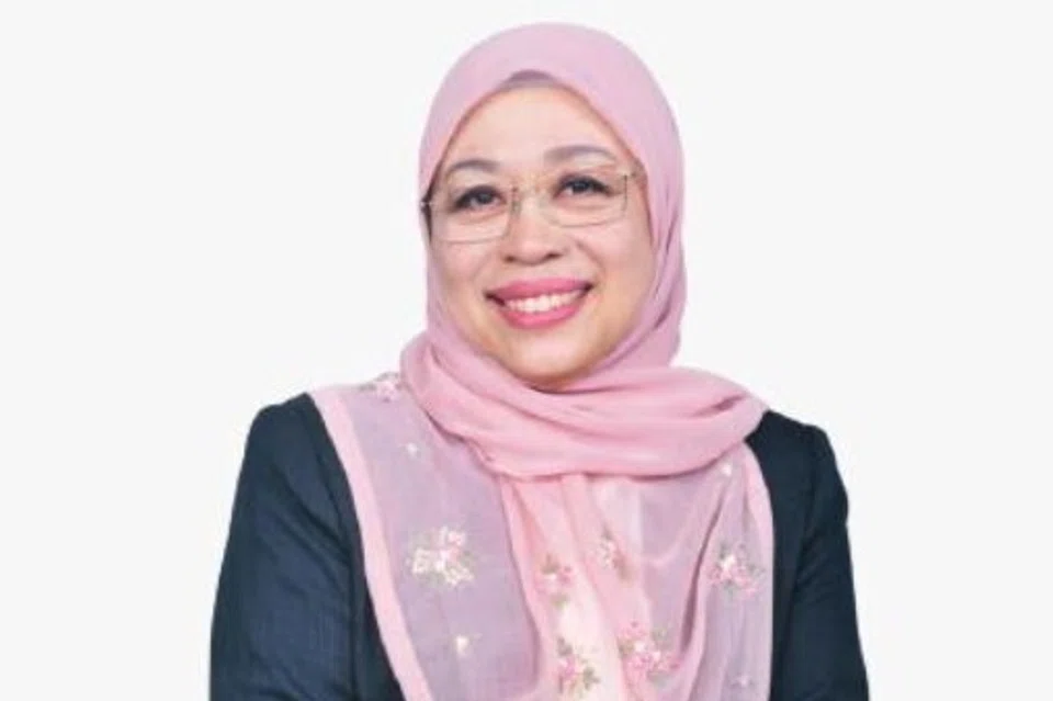 Pakar perlembagaan dan pensyarah undang-undang Universiti Islam Antarabangsa Malaysia (UIAM), Datuk Profesor Madya Dr Shamrahayu Abd Aziz.