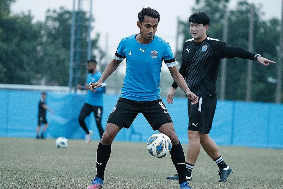UJI KEUPAYAAN: Shahdan, di sesi latihan Sailors, tidak sabar mahu bersaing dengan pemain terbaik Asia lain. - Foto LION CITY SAILORS