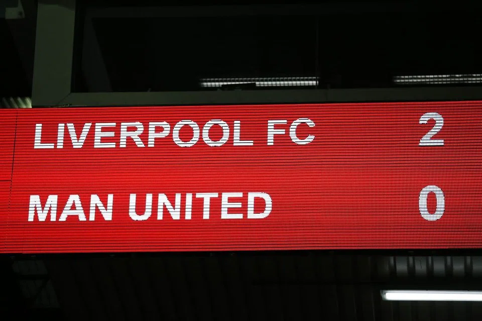 TANDA NYATA: Liverpool menewaskan Manchester United 2-0 dalam perlawanan pusingan pertama Piala Eropah di Anfield lewat pagi tadi. Gol dijaringkan Daniel Sturridge menerusi sepakan penalti pada minit ke-20 dan Roberto Firmino meluaskan jurang menerusi tendangan jitu pada minit ke-73. - Foto 