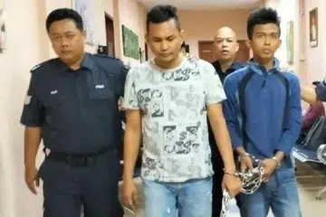 Hamzah (tengah) dan Mohd Hafis (kanan) dihukum penjara 10 tahun dan tiga sebatan atas kesalahan rompak berkumpulan menggunakan senjata.