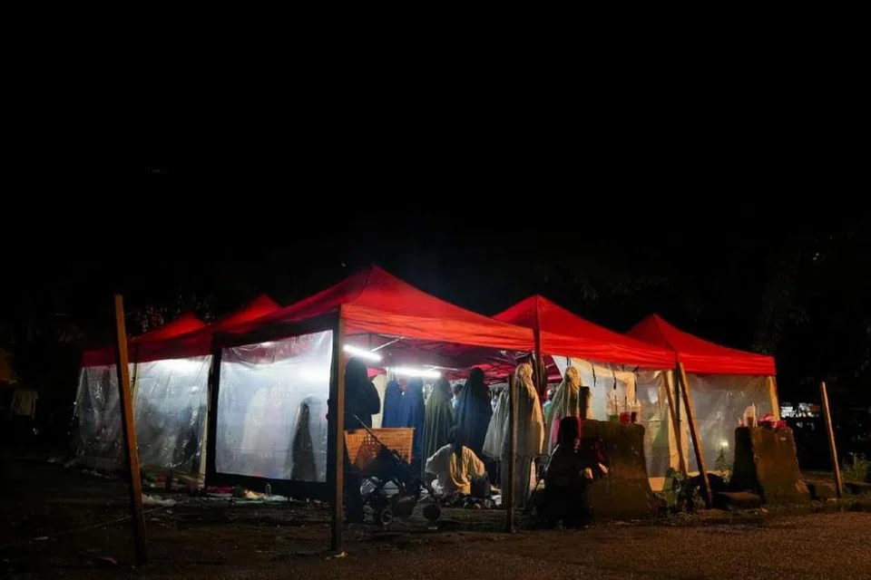 Kawasan selesa disediakan untuk golongan gelandangan di Kuala Lumpur berkumpul untuk menunaikan solat tarawih.