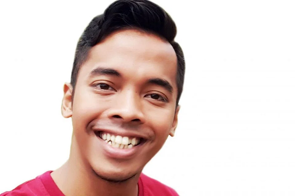 Annas Mahmud.