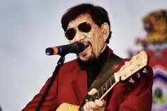 BANYAK BERJASA KEPADA RAKAN ARTIS: Datuk A. Rahman Hassan telah diangkat sebagai antara ikon era 'Pop Yeh Yeh' yang dilihat cemerlang membina kerjayanya dalam bidang muzik. - Foto XTRA.COM