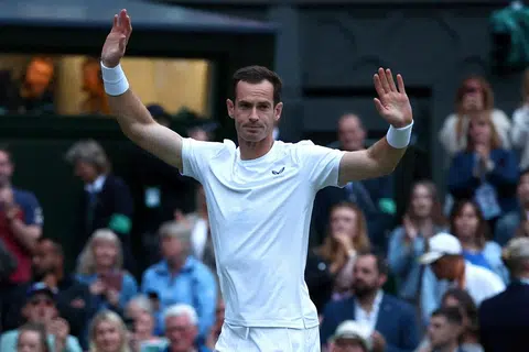 Pemain tenis terkenal Britain, Andy Murray, mengumumkan beliau akan bersara daripada sukan tenis selepas Olimpik Paris 2024. Beliau berkongsi bahawa walaupun beliau ingin terus bermain, ia terlalu sukar secara fizikal baginya.