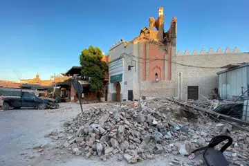 KESAN GEMPA BUMI: Sebuah masjid lama di kota Marrakesh musnah susuli gempa bumi dahsyat yang melanda Maghribi.