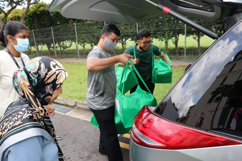 PERMUDAH URUSAN: Khidmat pandu lalu pengambilan daging korban disediakan di Pusat Islam Jamiyah.