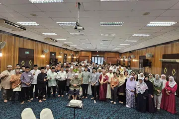 Penglibatan asatizah dalam program Pusat Khidmat Penjagaan Berterusan bagi Pesalah dan Keluarga (Fitrah) dihargai.