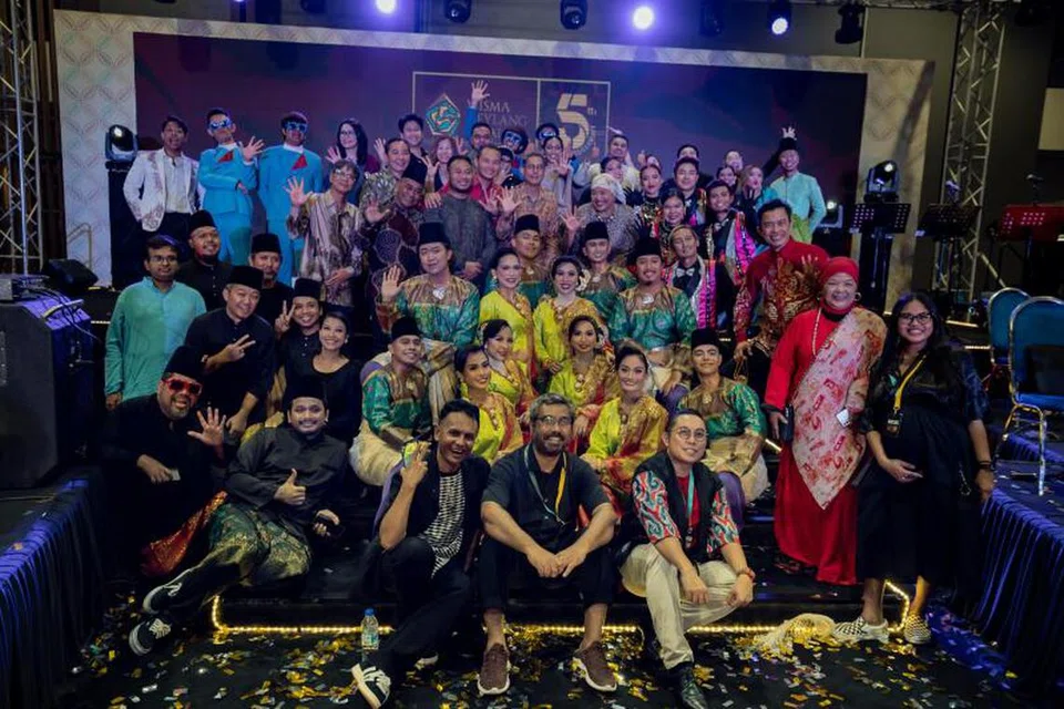 Bakat seni dari pelbagai lapisan usia dan bentuk kesenian berhimpun meraikan ulang tahun kelima Wisma Geylang Serai menerusi konsert khas di Persada Budaya pada 27 Januari lalu.