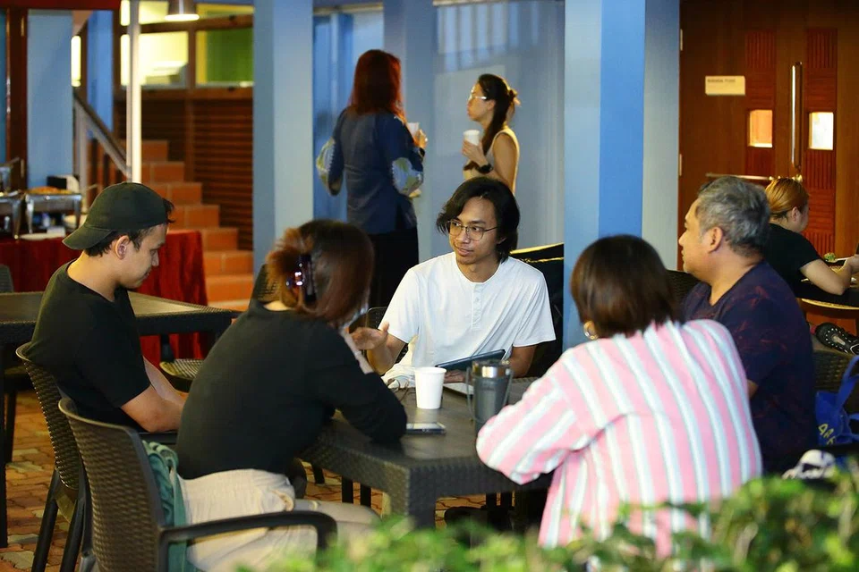 PERKASA KEMAHIRAN: Sesi membina rangkaian kenalan Hab Sumber Seni yang memberi ruang buat penggiat seni bertukar-tukar fikiran.