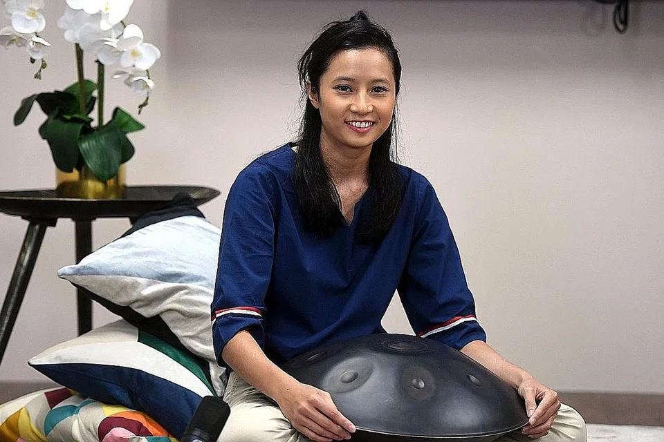 Cik Hanisah Tan Zainudin, 24 tahun, penuntut tahun akhir dalam jurusan muzik di Kolej Seni Lasalle