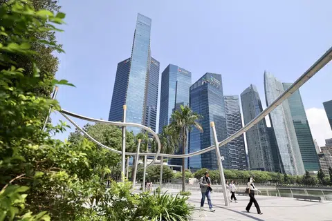 Walaupun mempunyai rizab yang besar, Singapura memutuskan untuk menaikkan GST pada 2023 dan 2024, kerana ia tahu keperluan penjagaan kesihatannya akan meningkat pada masa hadapan dan tiada jaminan bahawa ia akan sentiasa mempunyai lebihan rizab jika tidak berhemat.