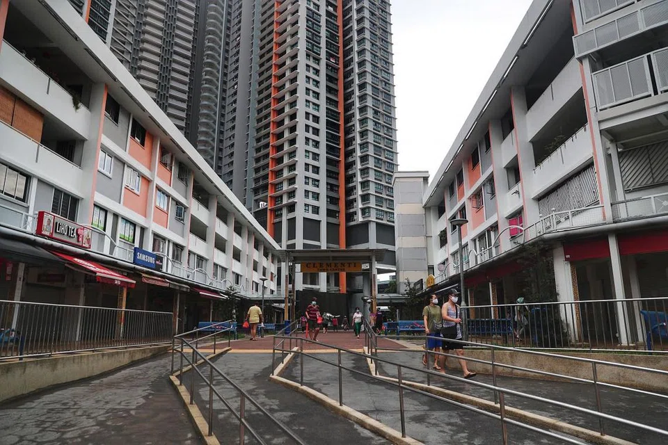 Demi pelindungan kesihatan dan keselamatan serta mengurangkan interaksi antara masyarakat, kebanyakan kemudahan serta pusat perkhidmatan lain akan terus ditutup pada fasa sesudah pemutus litar. - FOTO: KELVIN CHNG