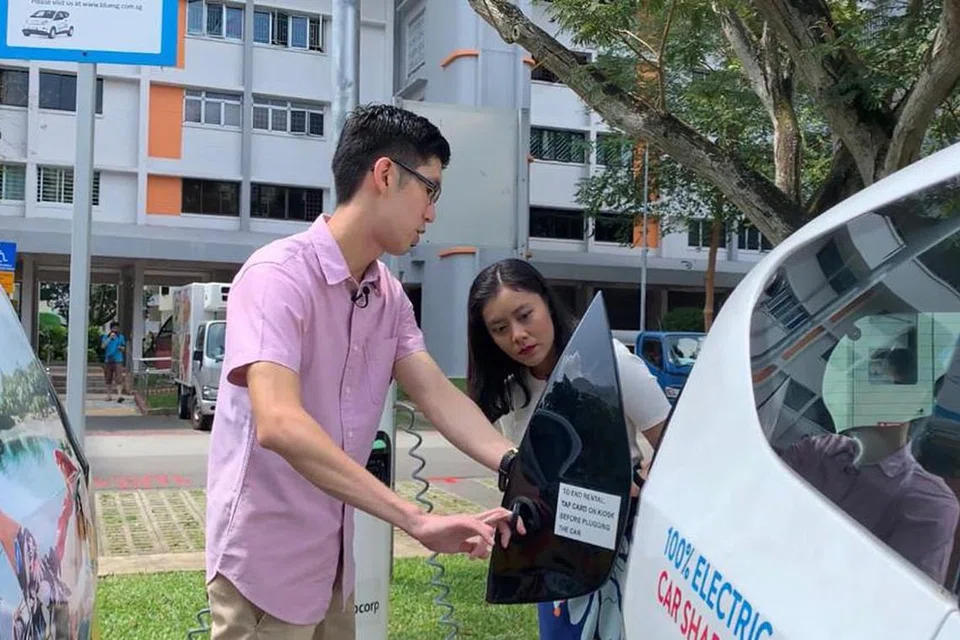 MELIHAT DENGAN LEBIH DEKAT KENDERAAN ELEKTRIK