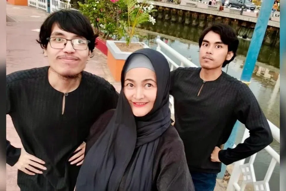 RAJA EMA, SHEQAL, DITIDURKAN, PARU-PARU BERAIR
