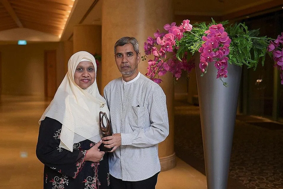 Encik Ahamad Maricar, 58 tahun, dan Cik Roziah Haji Jamaludin, 55 tahun, yang berharap agar anugerah ini dapat meningkatkan kesedaran masyarakat mengenai anak titipan