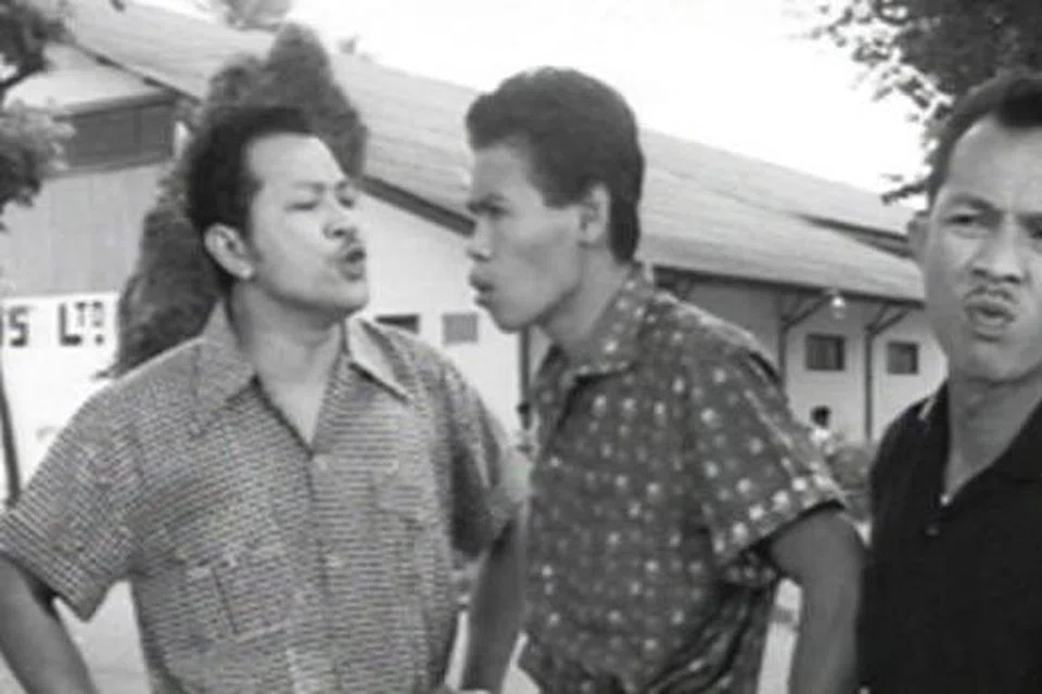 ZAMAN KEGEMILANGAN: (Dari kiri) Allahyarham P. Ramlee, Allahyarham S. Shamsuddin dan Allahyarham Aziz Sattar dalam filem Seniman Bujang Lapok. - Foto SHAW