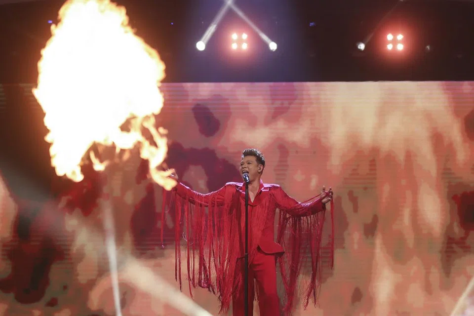 JUARA CARTA: Persembahan mantap dan memukau Hady Mirza menerusi lagu ‘Romancinta’ nyanyian asal Mojo, pada minggu ketujuh peraduan nyanyian, ‘All Stars Gegar Vaganza 10’ di Shah Alam, Selangor, pada Ahad malam, melayakkannya merampas kedudukan di tangga pertama dengan markah 79.5 peratus.