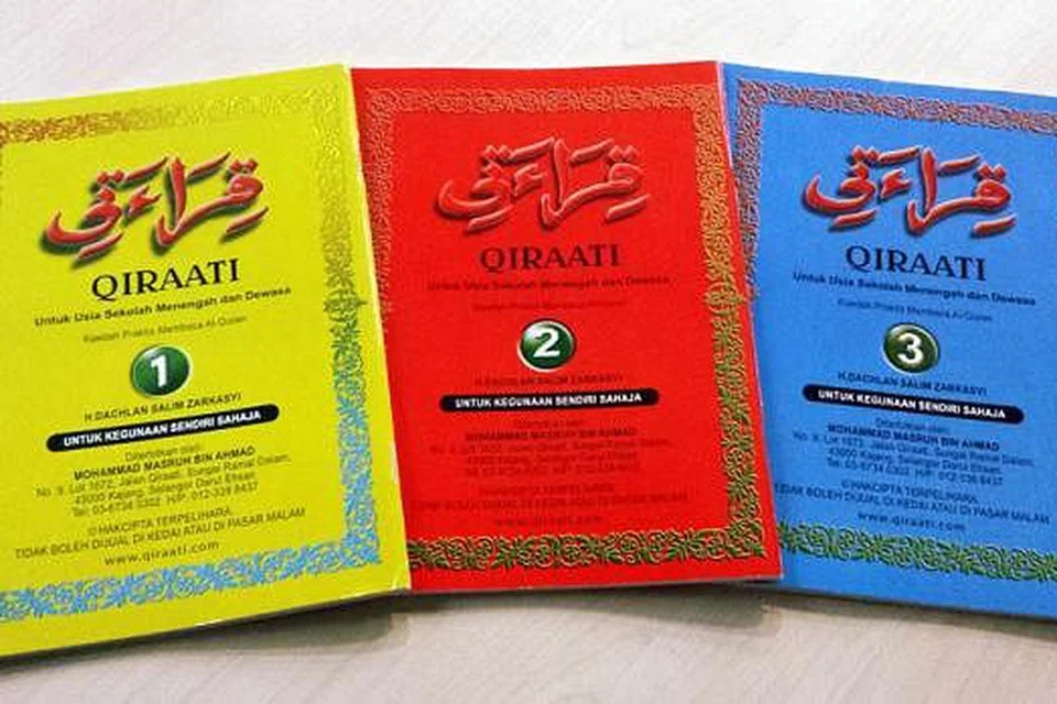 BUKU PANDUAN: Buku Qiraati 1 hingga 3 ini diterbitkan untuk pelajar berusia peringkat sekolah menengah dan orang dewasa. Ia diusahakan oleh Kiai Haji Dachlan Salim Zarkasyi daripada Yayasan Raudhatul Mujawwidin Indonesia dan diterbitkan oleh Ustaz Mohammad Masruh Ahmad. - Foto MASJID MUJAHIDIN