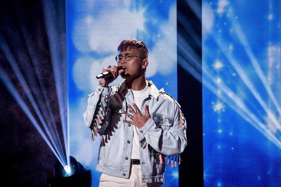 KENANG KISAH SILAM YANG SURAM: Pengalaman dibelenggu masalah jantung, batuk kering dan kehilangan anak saudaranya yang merupakan kembar tiga dan lahir tidak cukup bulan membawa kesan buat Izat Ibrahim. - Foto BH oleh NUR DIYANA TAHA