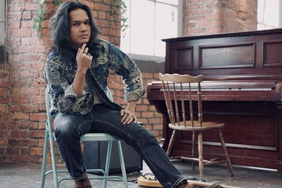 Penyanyi, Amir Masdi, mahu memberi tumpuan dalam menghasilkan album sebelum berfikir tentang cinta.