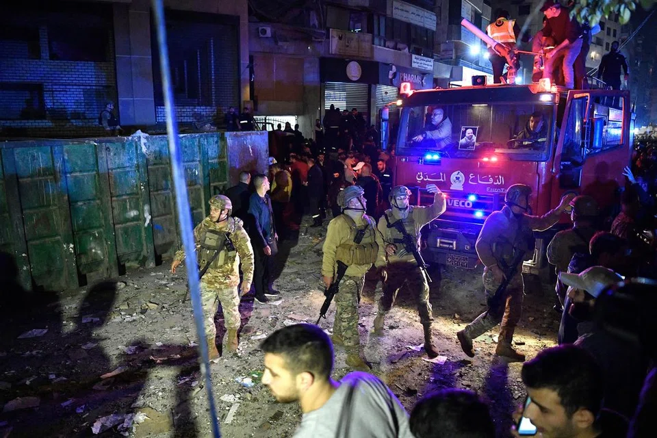 POTENSI RISIKO PERANG MEREBAK: Tentera Lebanon memeriksa kawasan pasca letupan di Dahiyeh, Beirut, Lebanon, yang turut membunuh timbalan pemimpin Hamas, Saleh al-Arouri, pada 2 Januari.