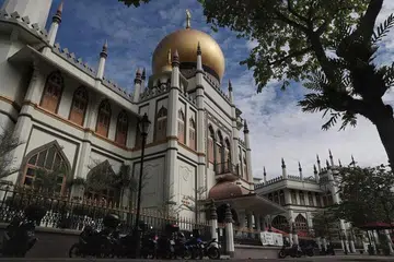 GANDAKAN SLOT SOLAT JEMAAH: Masjid Sultan adalah antara masjid yang akan menawarkan lebih banyak slot solat jemaah harian (dari 50 kepada 100) mulai 7 Oktober ini.- Foto BH oleh KELVIN CHNG 