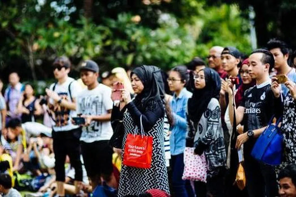 SAMBUTAN HEBAT DAN MENGGALAKKAN: Bilangan pengunjung yang melebihi jangkaan telah menghadiri acara yang diadakan julung-julung kalinya secara besar-besaran di pekarangan Taman Warisan Melayu.