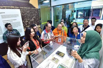 TINGKAT KEFAHAMAN: Selain menyediakan pelbagai program meningkatkan kefahaman Islam, Pusat Harmoni turut mengendalikan lawatan dari dalam dan luar negara termasuk Delegasi Asean ini. - Foto PUSAT HARMONI