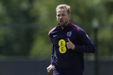 Kapten pasukan England, Harry Kane, gigih berlatih di Jerman menjelang pertandingan Euro 2024 menentang Serbia pada 16 Jun.