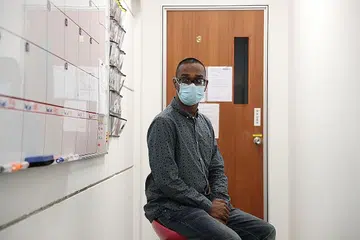 BERSYUKUR: Majikan Encik Muhammad Shamin, Hatecke Service Singapore, mewujudkan dan mereka peranan penolong pentadbiran dan teknikal di syarikat mereka khususnya buat dirinya sebagai sebahagian usaha mereka menyokong dan menggalak individu kurang upaya bekerja. Encik Shamin mengalami palsi serebrum, dengan kaki kanannya lebih pendek daripada kaki kiri. - Foto BH oleh TIMOTHY DAVID