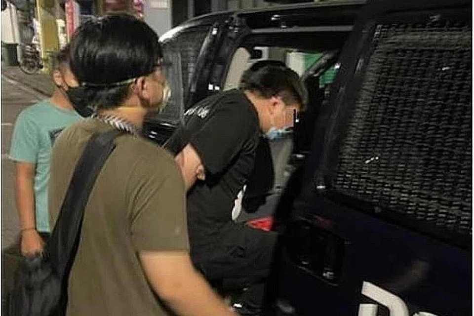 SERBU: Pihak polis menyerbu empat premis berkonsep KTV tanpa lesen di Ubi Avenue, Kaki Bukit Road, Lorong 8 Toa Payoh dan Desker Road. Seramai 88 orang disiasat. - Foto SPF