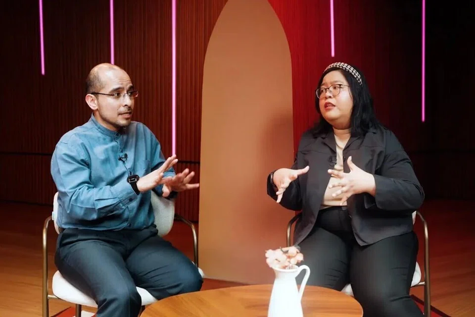 Dr Syed Harun ditemu ramah oleh hos OMGxBH, Cik Sabrina Masri dalam video diterbitkan OMGxBH.