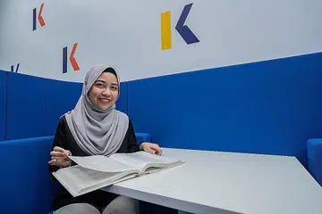 JALANI PROGRAM SARJANA MUDA: Cik Suhailah Sohaimi menjalani program dalam bidang psikologi disebabkan keinginan memahami setiap tingkah laku manusia dan juga bagaimana individu lain berfikir dan melihat dunia di sekeliling mereka. - Foto BH oleh NUR DIYANA TAHA
