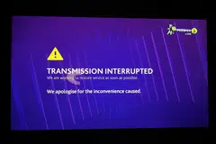 SIARAN TERGANGGU: Dilaporkan bahawa siaran perlawanan EPL menerusi saluran HubPremier oleh Starhub terganggu kerana isu penghantaran satelit.