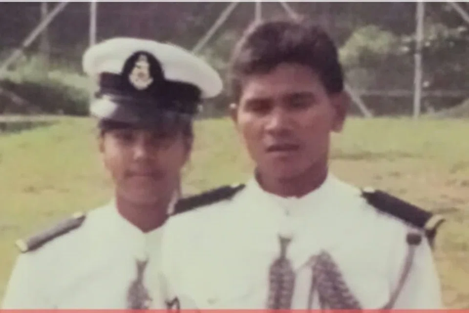 Bagi 3SG Nurin Qhaireena Abdul Razak, antara kenangan paling bermakna ketika membesar ialah interaksi bersama ibu bapanya, Koperal Norsabah Khatoon Aziz Khan Surattee (kiri) dan Pakar Ketenteraan Tiga (ME3) Abdul Razak Mohammad Noor, yang pernah berkhidmat dalam unit Pancaragam SAF pada zaman 1980-an. 