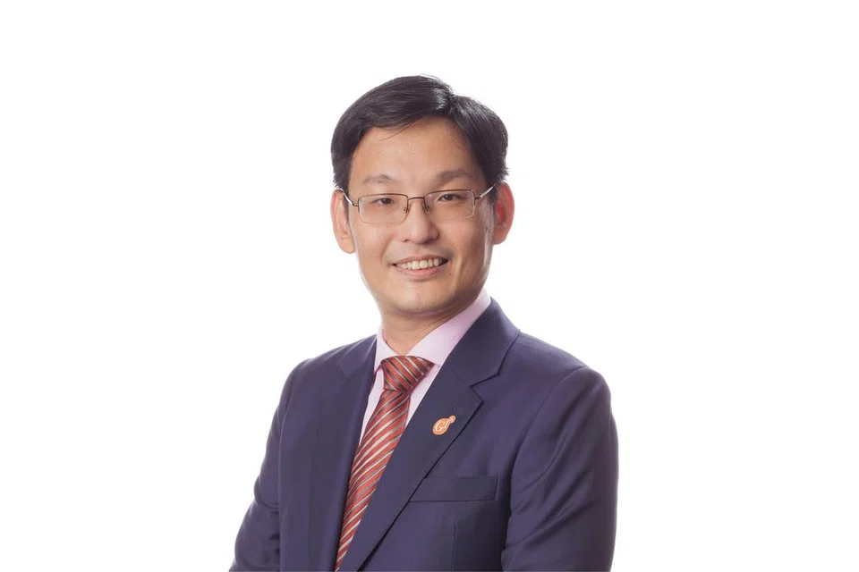 Menurut Ketua Eksekutif Persatuan Insurans Umum Singapura (GIA), Encik Ho Kai Weng, antara faktor untuk dipertimbangkan semasa memilih pelan insurans ketika melancong adalah umur ahli keluarga, had perlindungan insurans, tahap kesihatan ahli keluarga dan kegiatan yang akan dilakukan semasa melancong.