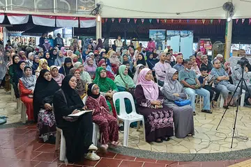 DEKATI WARGA ISLAM: Masjid Darul Makmur berusaha mendekati masyarakat di kejiranan Yishun dengan mengadakan sesi ceramah di kawasan perumahan walaupun masjid masih ditutup untuk kerja peningkatan.